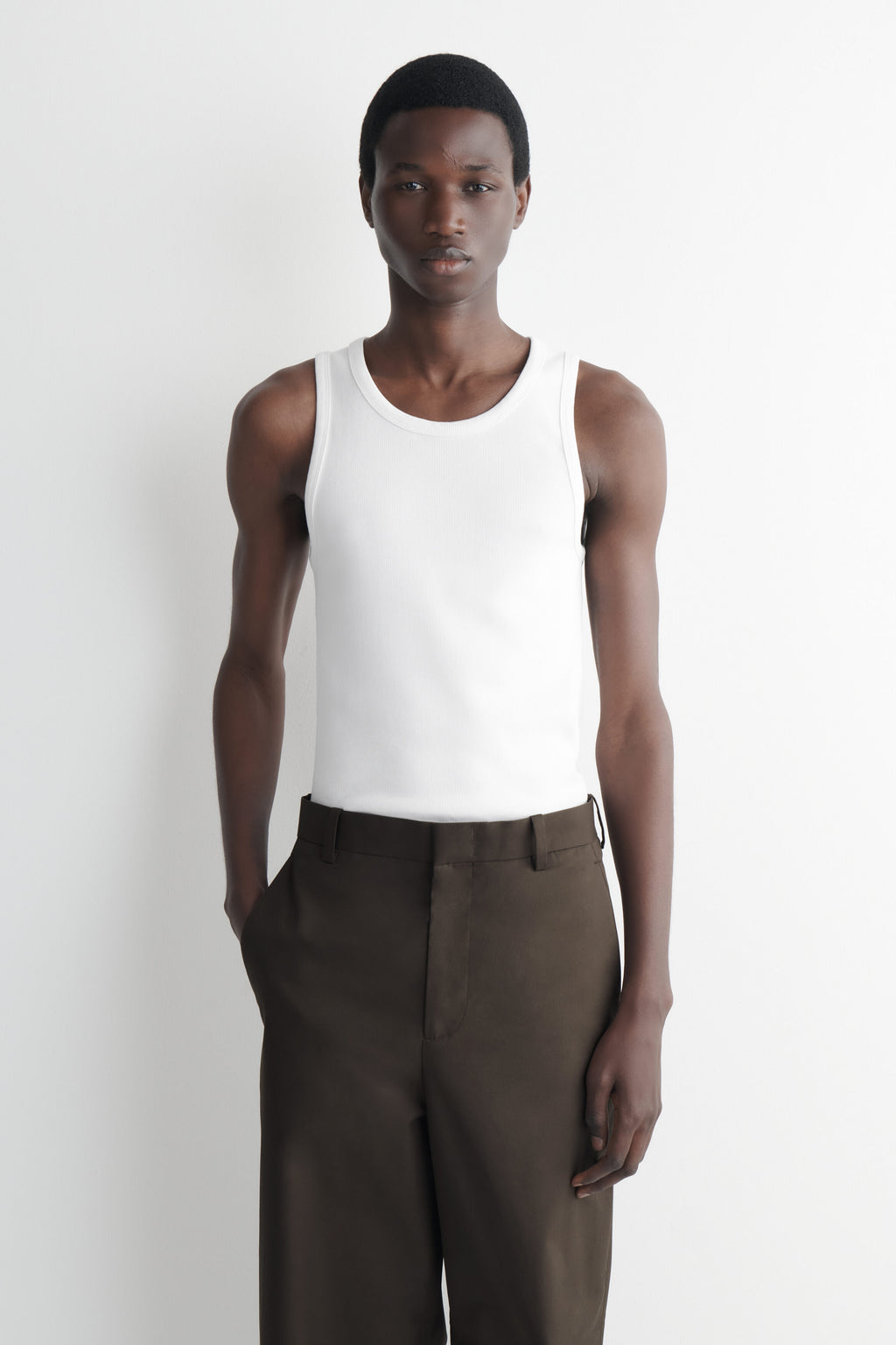 REFERENZ Lieferant (COS) - geripptes Tanktop weiss, Ansicht 1 |chip:Model – wears M