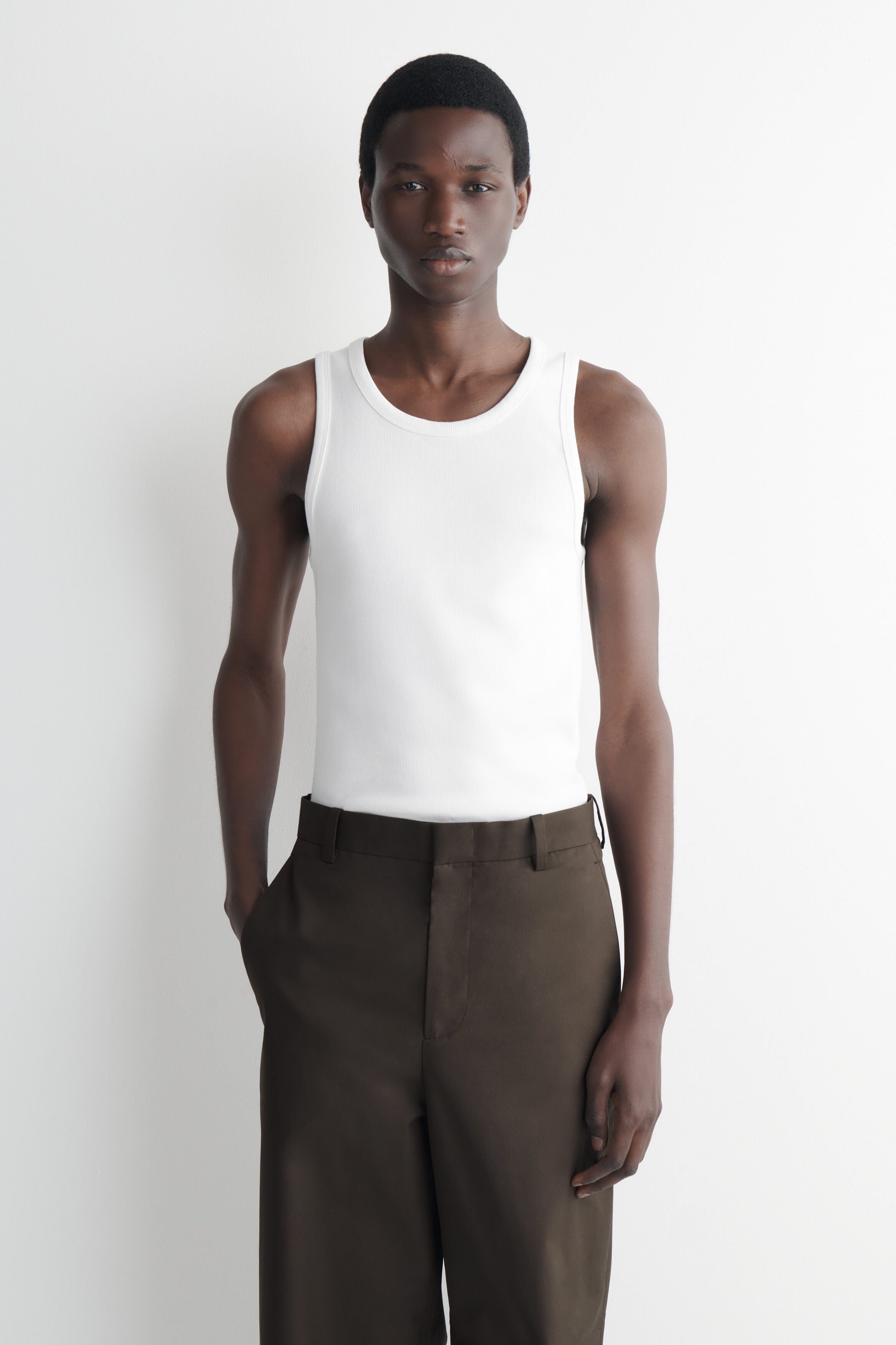 REFERENZ Lieferant (COS) - geripptes Tanktop weiss, Ansicht 1 |chip:Model – wears M