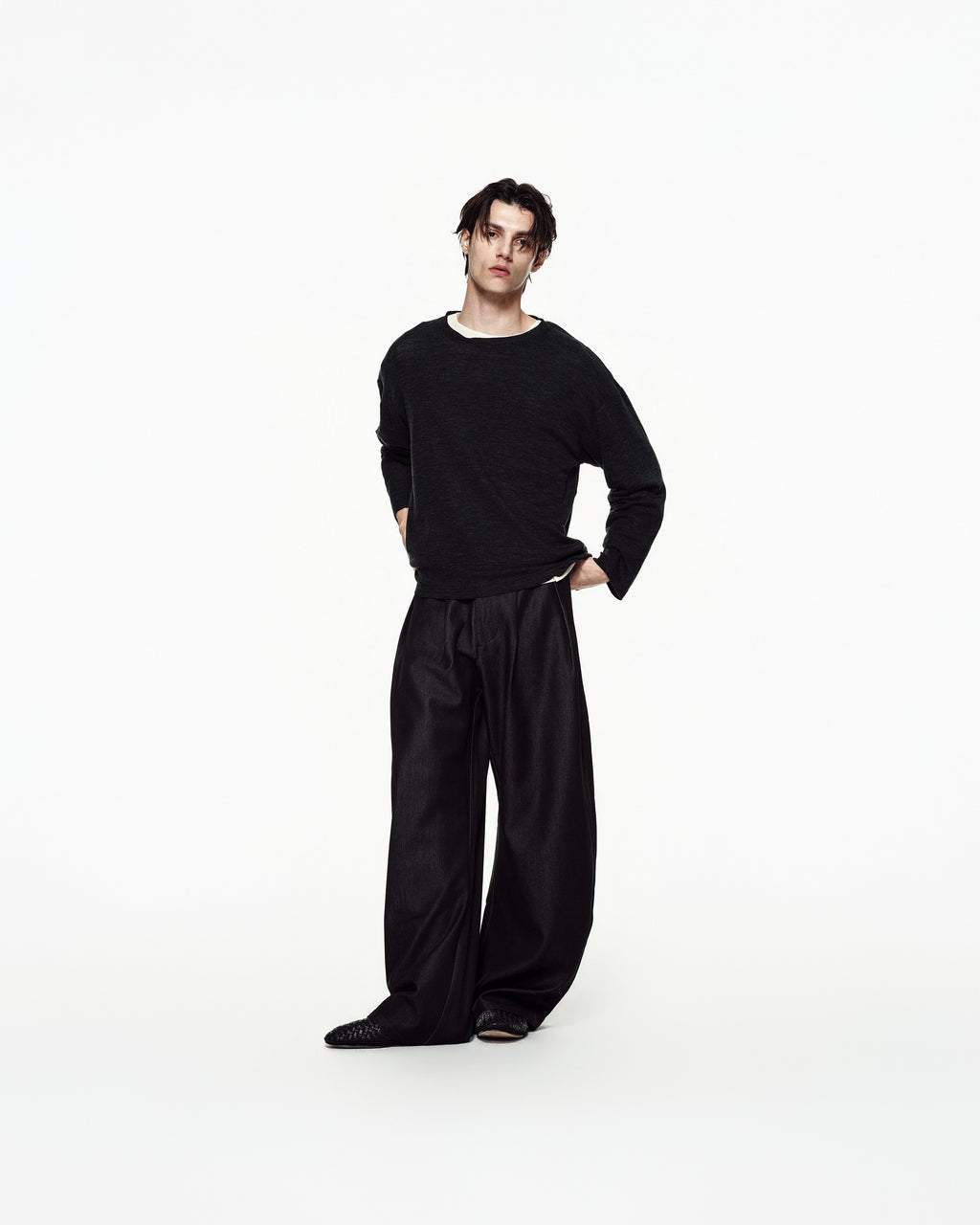 REFERENZ Lieferant (Yhone) - weite Bundfaltenhose, Ansicht 4 |chip:Model – measurements to follow
