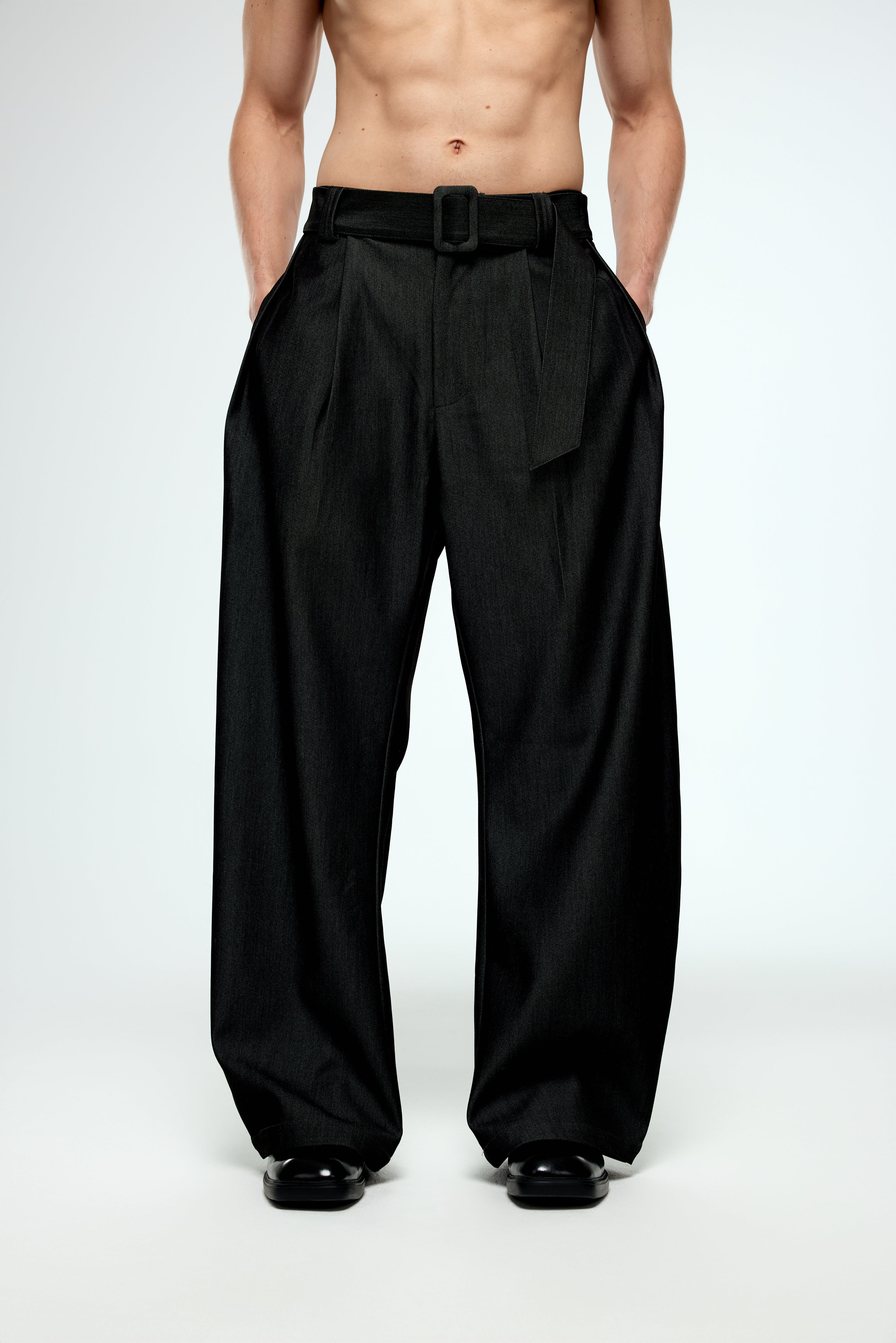 REFERENZ Lieferant (Yhone) - weite Bundfaltenhose, Ansicht 8 |chip:Model – measurements to follow