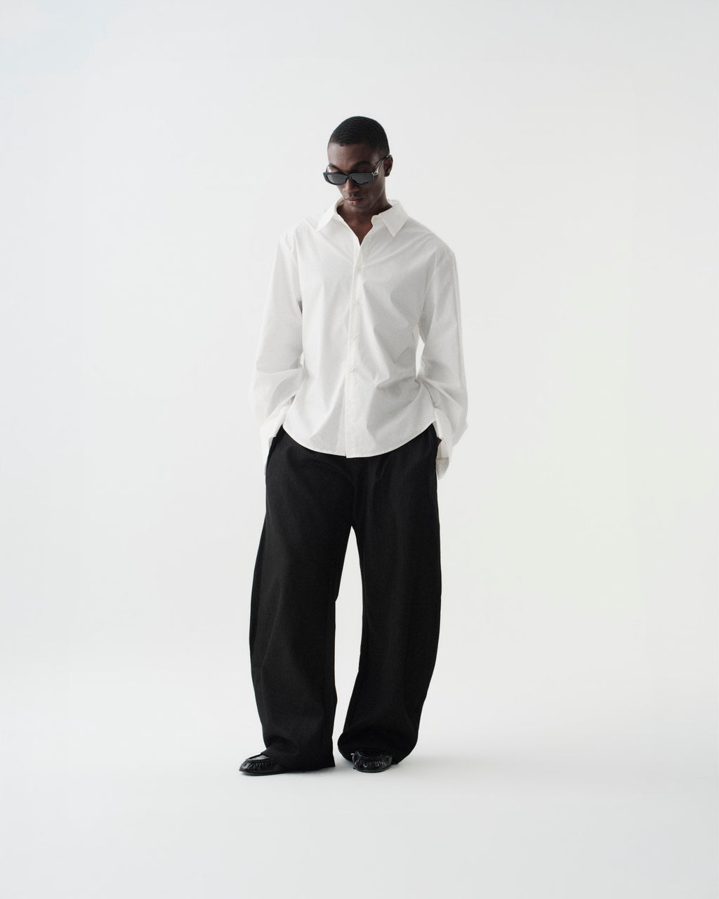 REFERENZ Lieferant (Yhone) - weite Bundfaltenhose, Ansicht 5 |chip:Model – measurements to follow