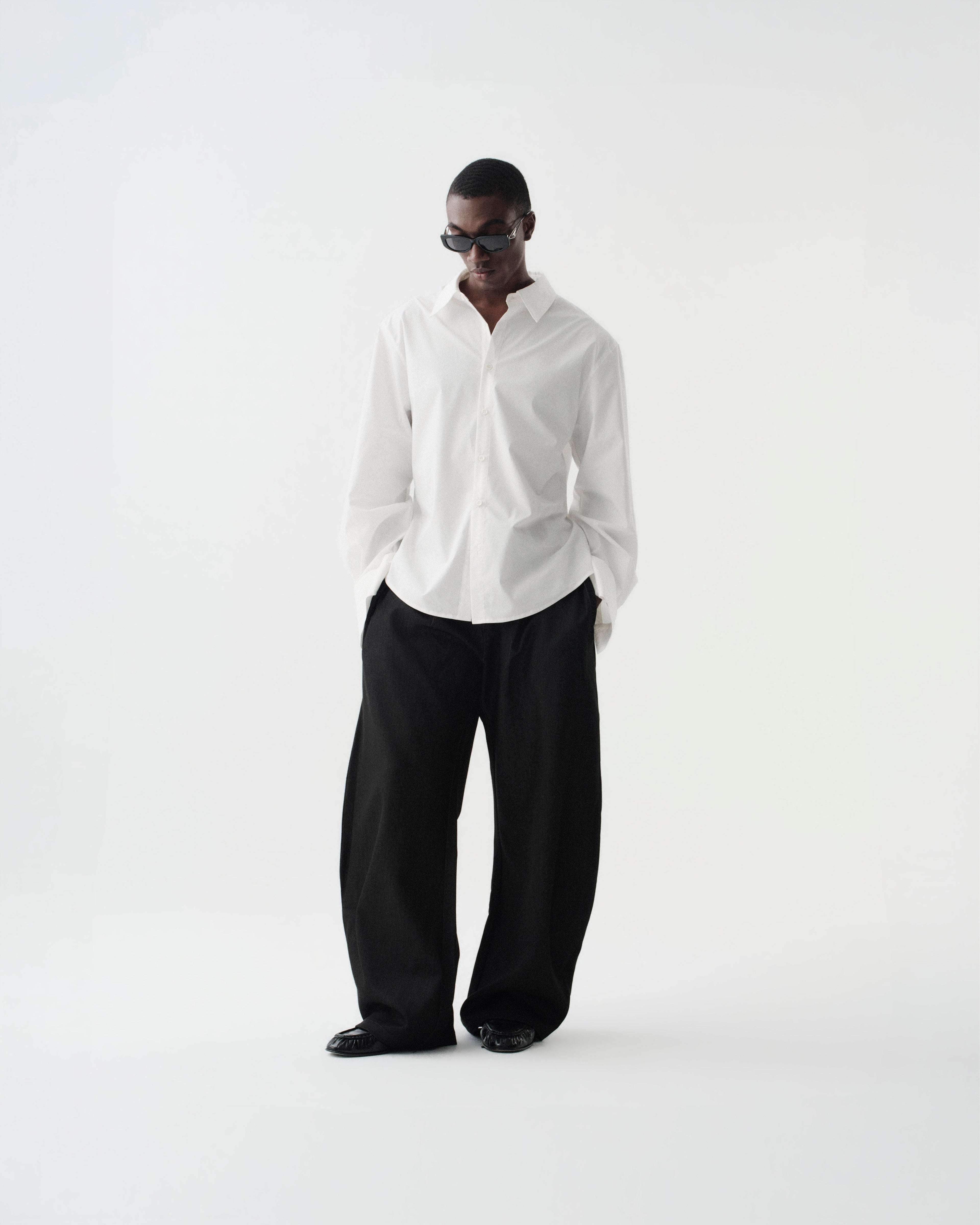 REFERENZ Lieferant (Yhone) - weite Bundfaltenhose, Ansicht 5 |chip:Model – measurements to follow