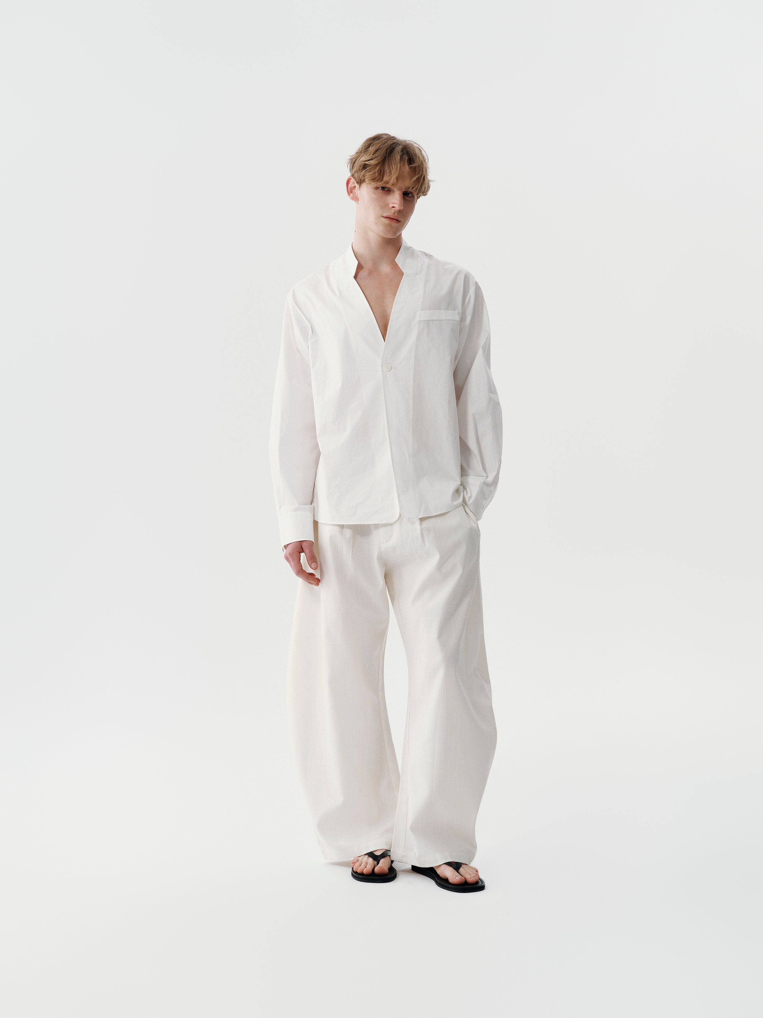 REFERENZ Lieferant (Yhone Slub) - Leinenhose am Model, Ansicht 3 |chip:Model – measurements to follow