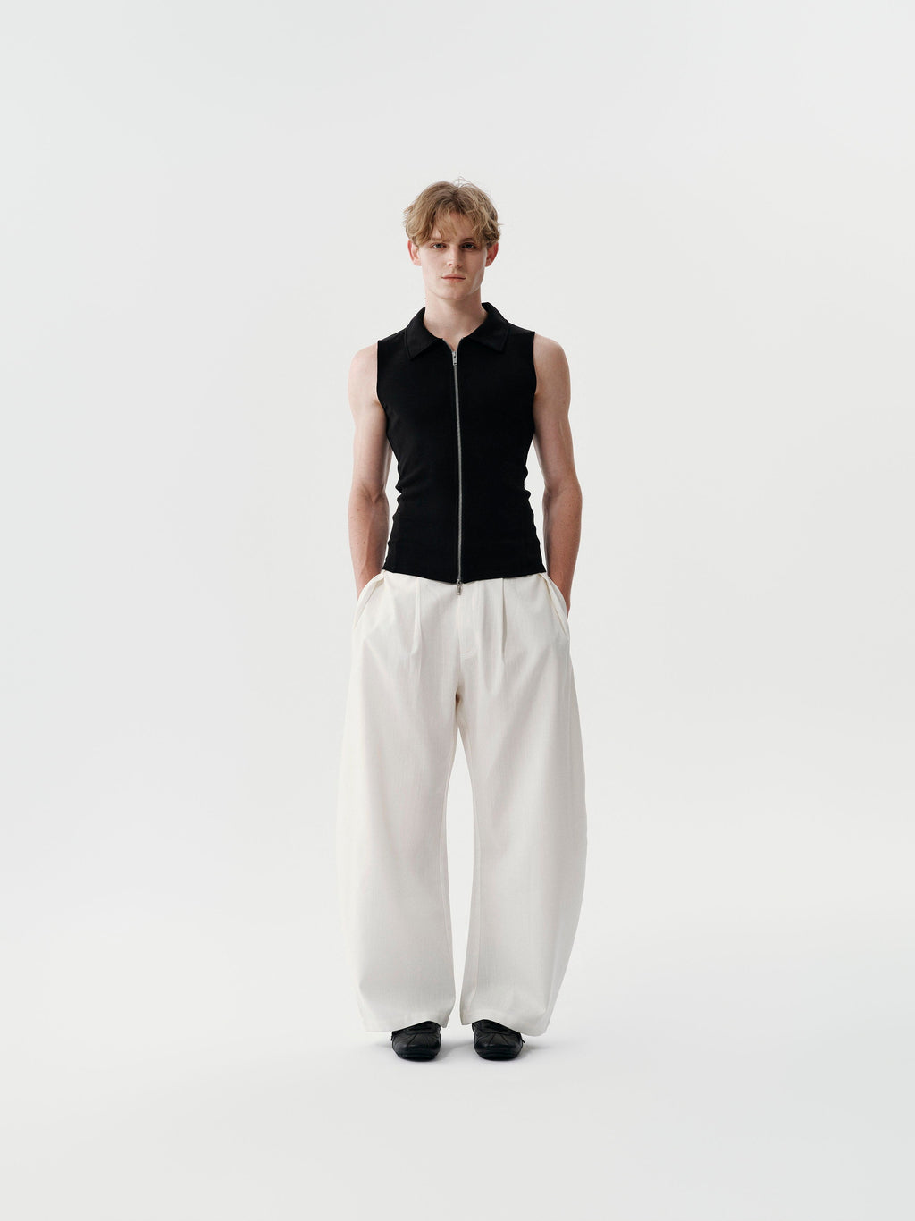REFERENZ Lieferant (Yhone Slub) - Leinenhose am Model, Ansicht 2 |chip:Model – measurements to follow