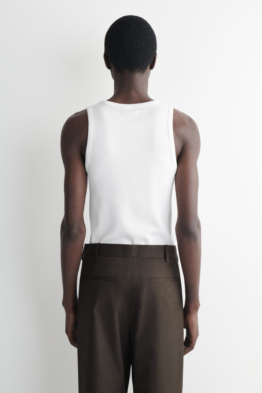 REFERENZ Lieferant (COS) - geripptes Tanktop weiss, Ansicht 4 |chip:Model – wears M