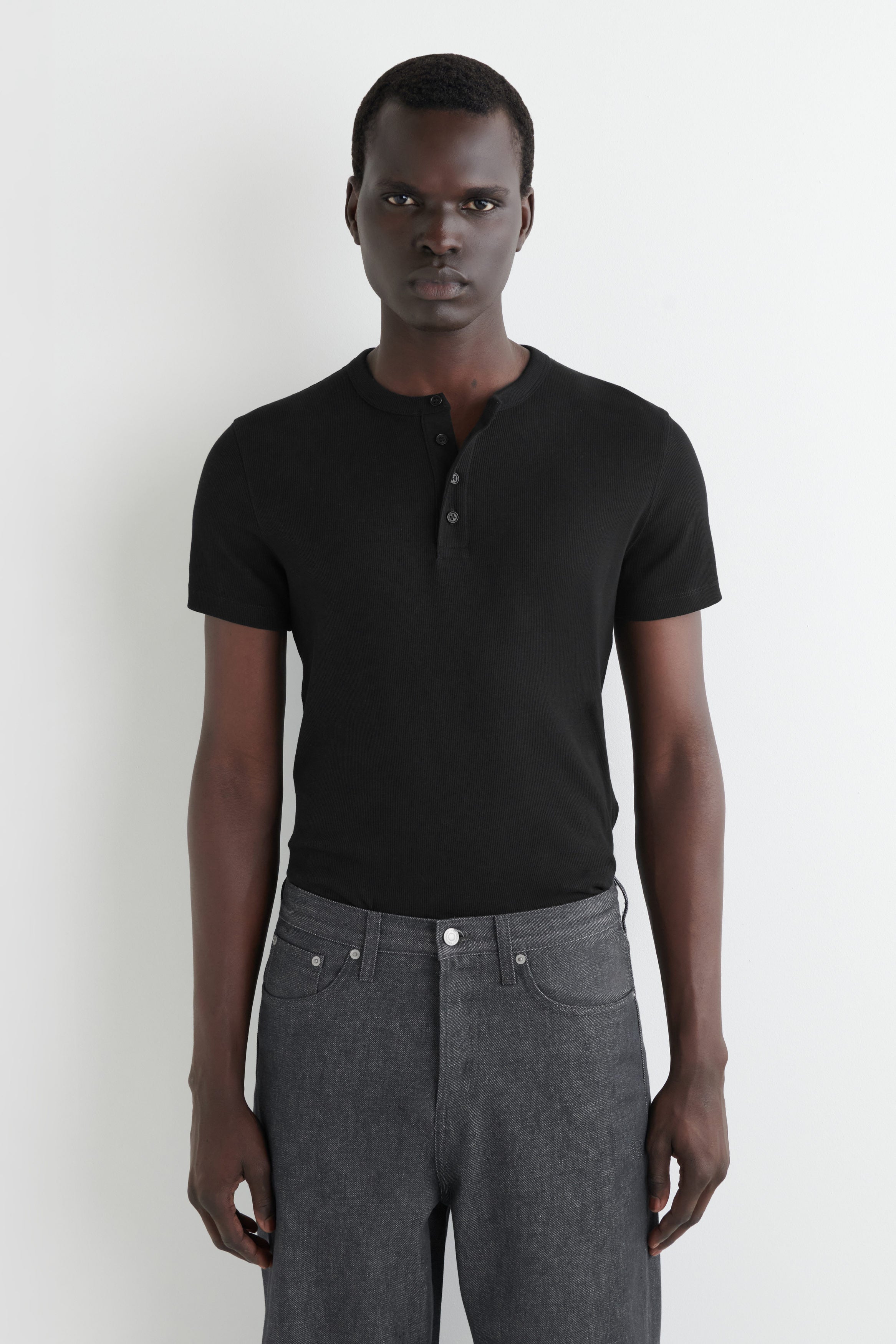 REFERENZ Lieferant (COS) - ribbed henley black, view 1