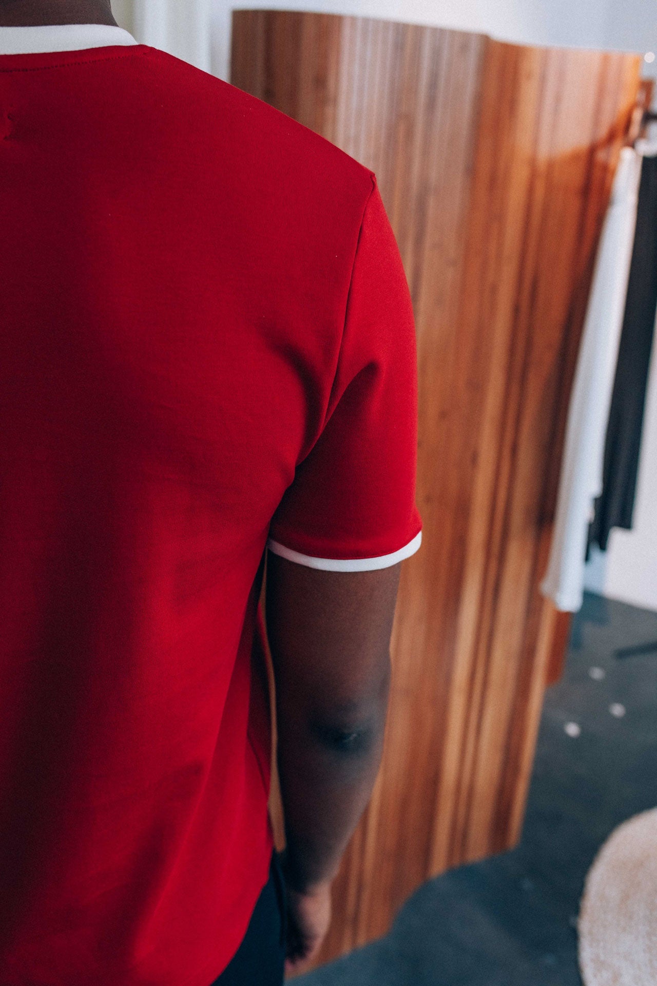 REFERENZ Lieferant (33mm Brando) - ringer tee red, view 5 |chip:Model – 185cm – wears M