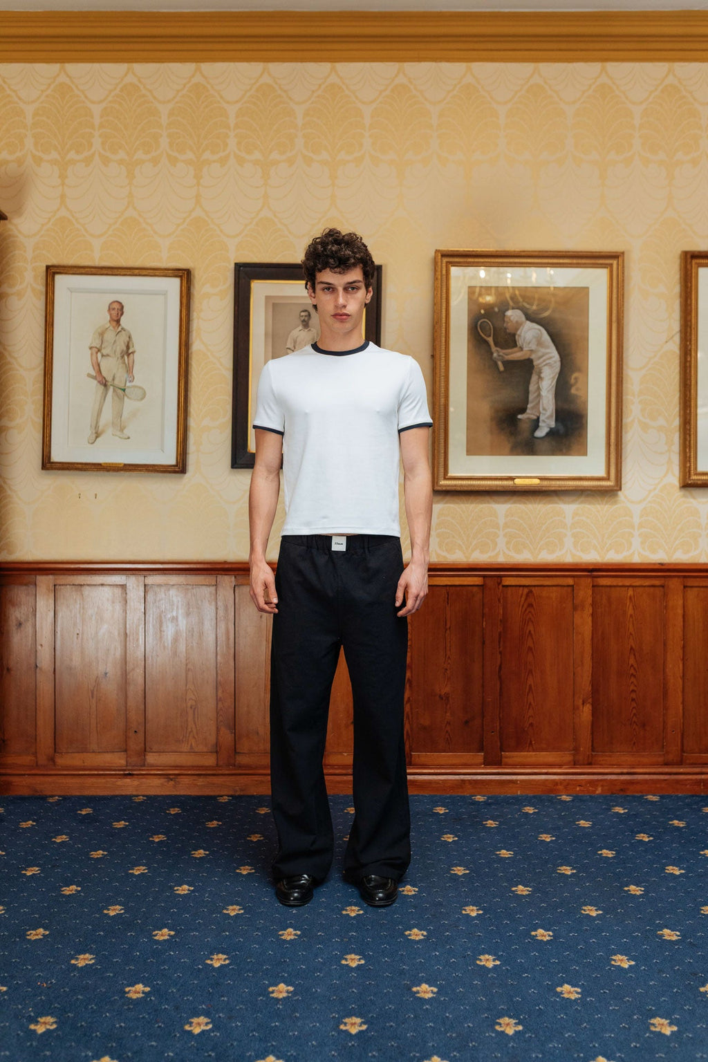 REFERENZ Lieferant (33mm Brando) - ringer tee white, view 3 |chip:Model – 188cm – wears M