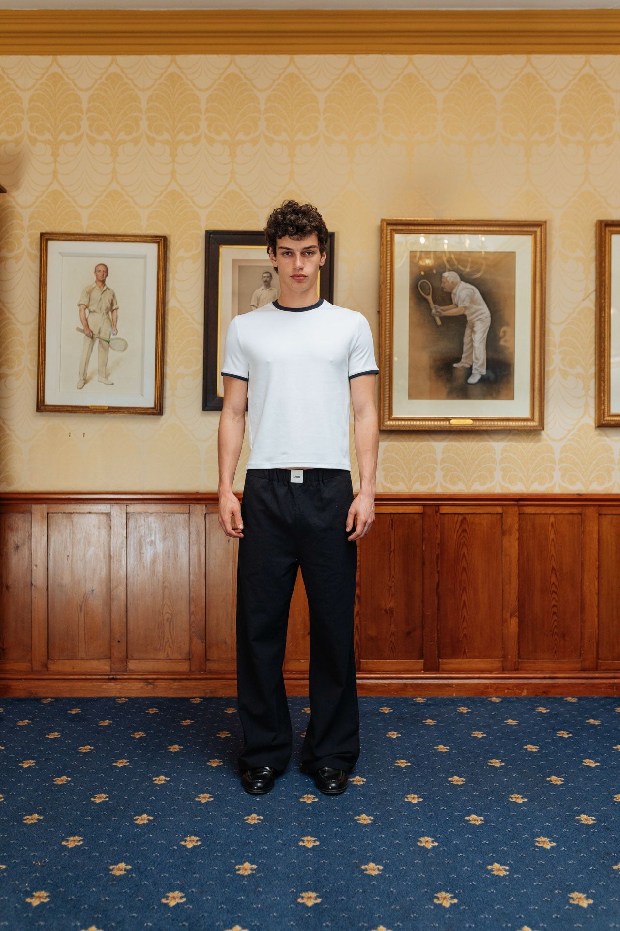 REFERENZ Lieferant (33mm Brando) - ringer tee white, view 3 |chip:Model – 188cm – wears M