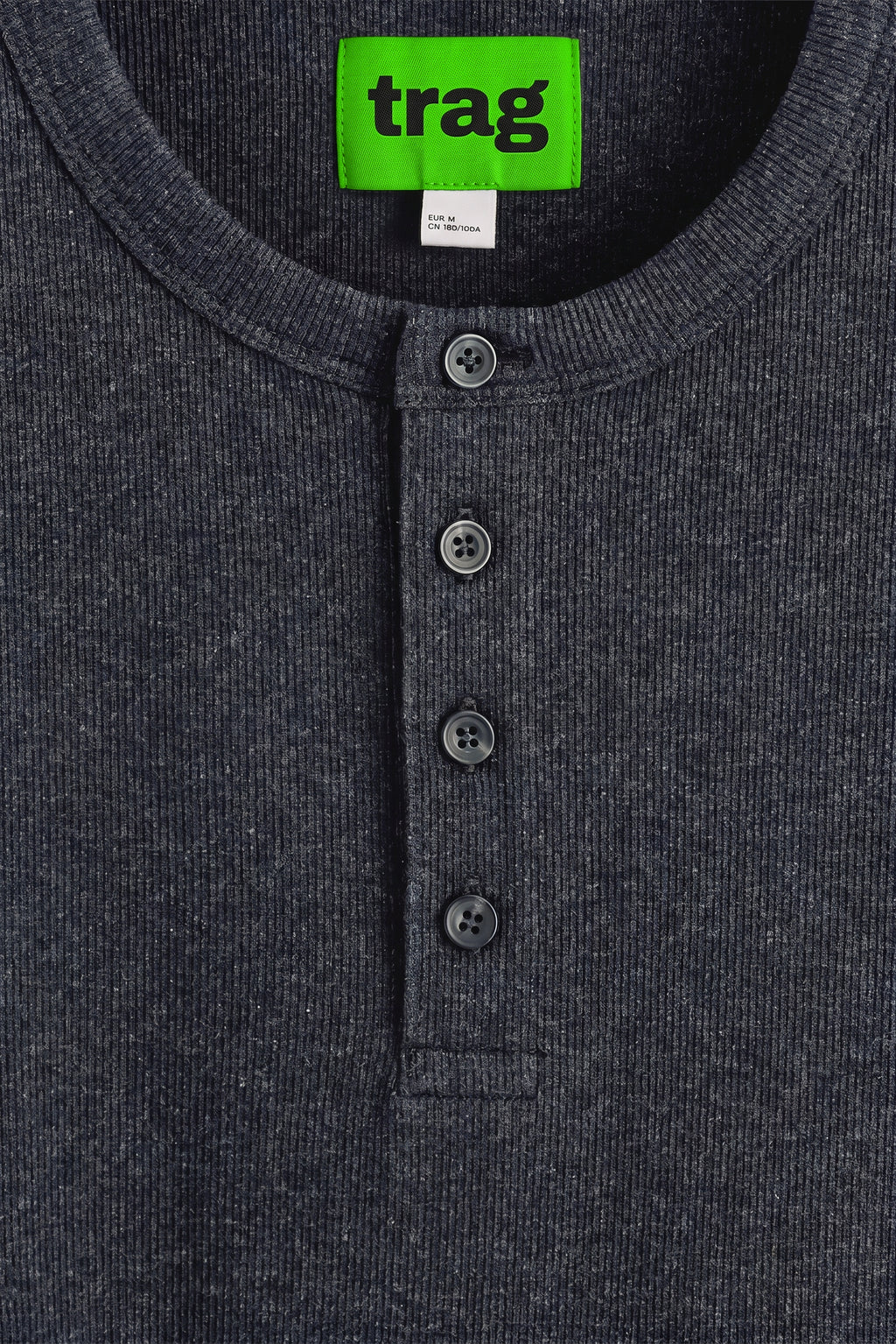 Ribbed henley navy melange, placket detail with trag label