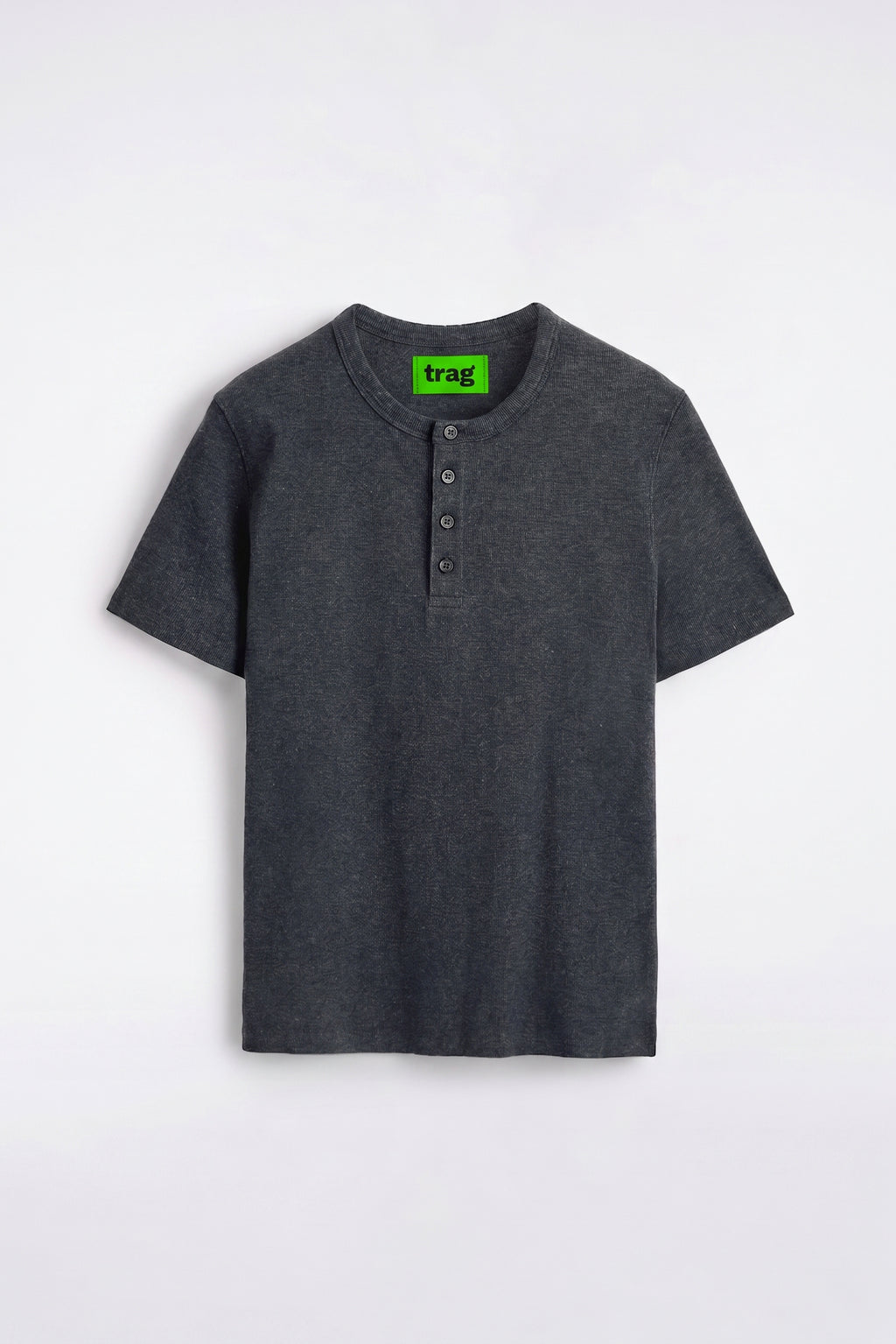 Ribbed henley navy melange, flat lay with trag label at collar