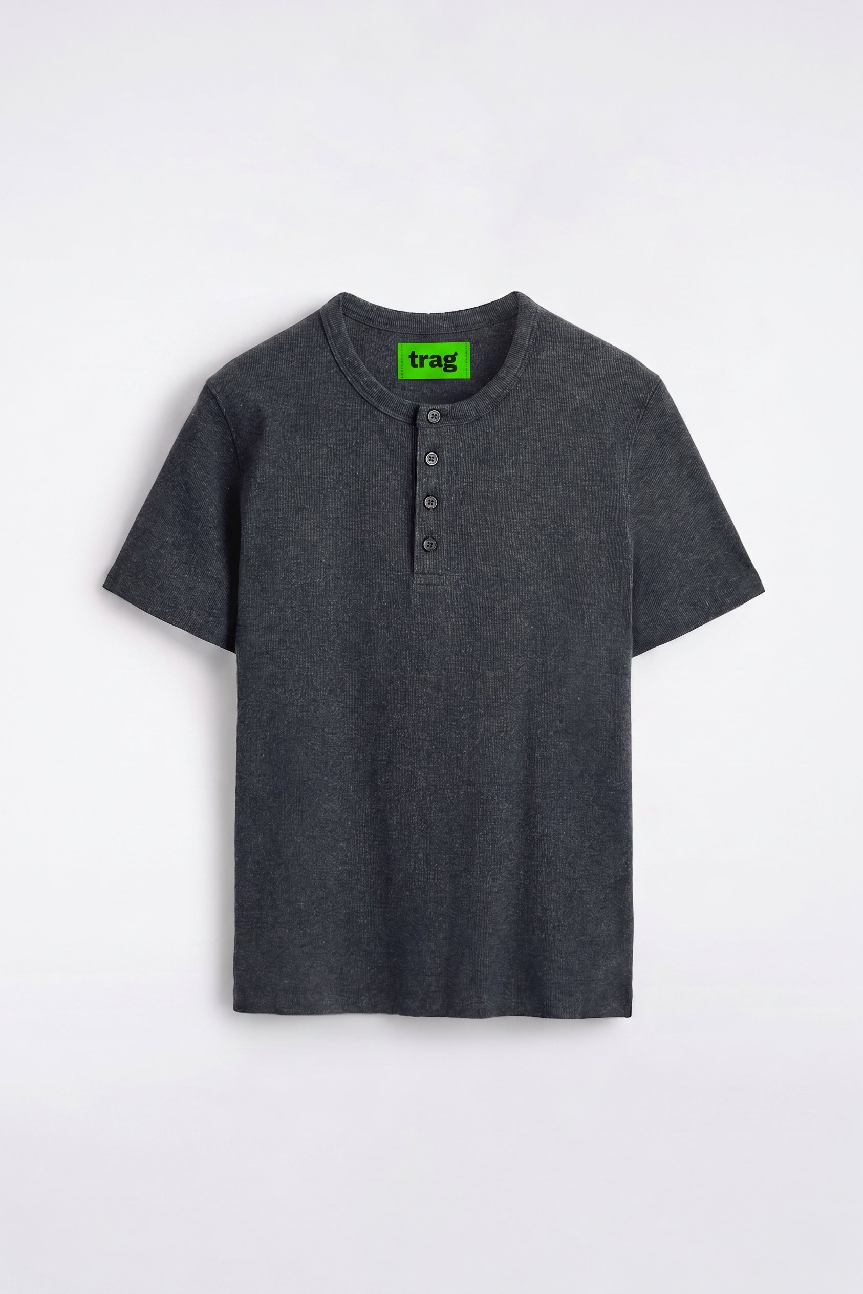 Ribbed henley navy melange, flat lay with trag label at collar