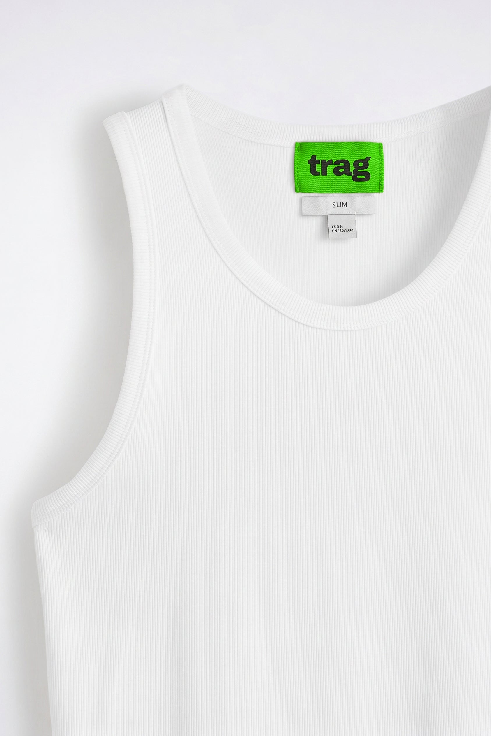 Ribbed tank top white, collar detail with trag label